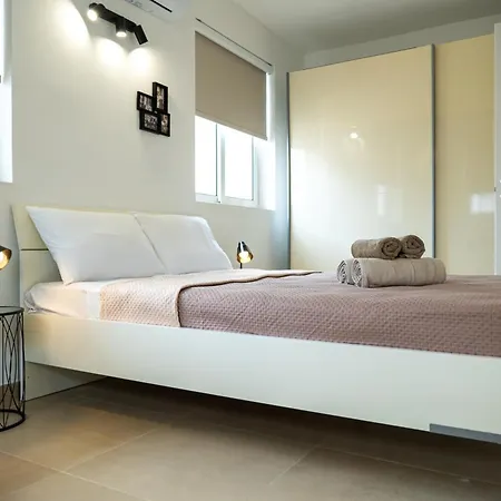 Stella & Rosie - Two Bedroom Apartment's By Eldi Apartment Pieta