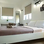 Stella & Rosie - Two Bedroom Apartment's By Eldi Pieta