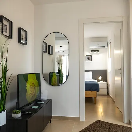 Stella & Rosie - Two Bedroom Apartment's By Eldi