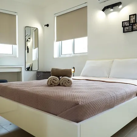 Stella & Rosie - Two Bedroom Apartment's By Eldi * Pietà